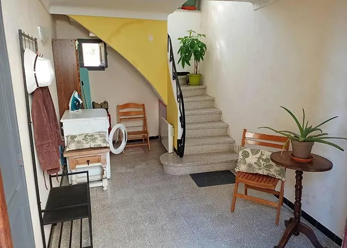 Holiday home Maison 4 Pers Avec Jardin Au Pied Des Montagnes Ria