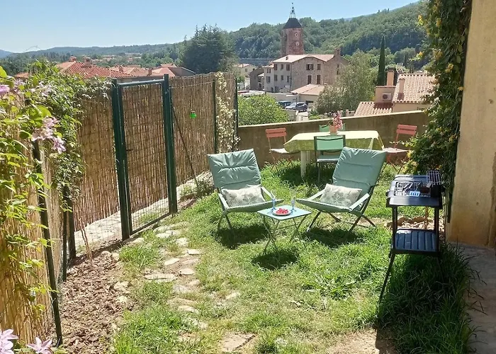 Holiday home Maison 4 Pers Avec Jardin Au Pied Des Montagnes Ria